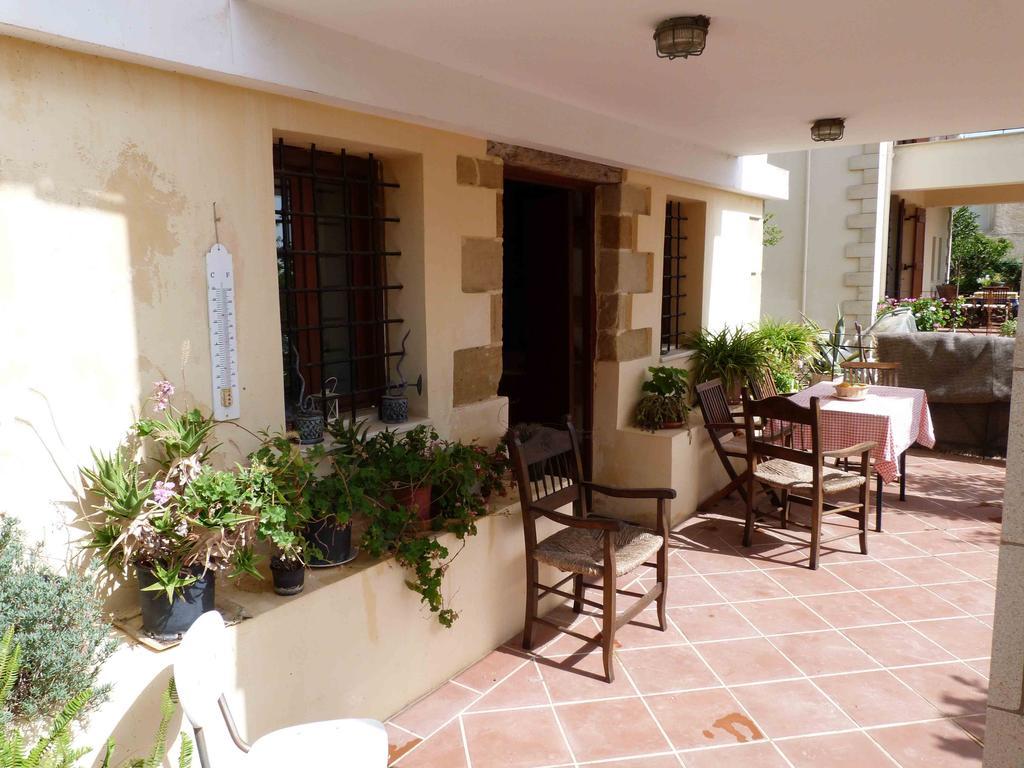 The Garden Villas Maleme  Room photo